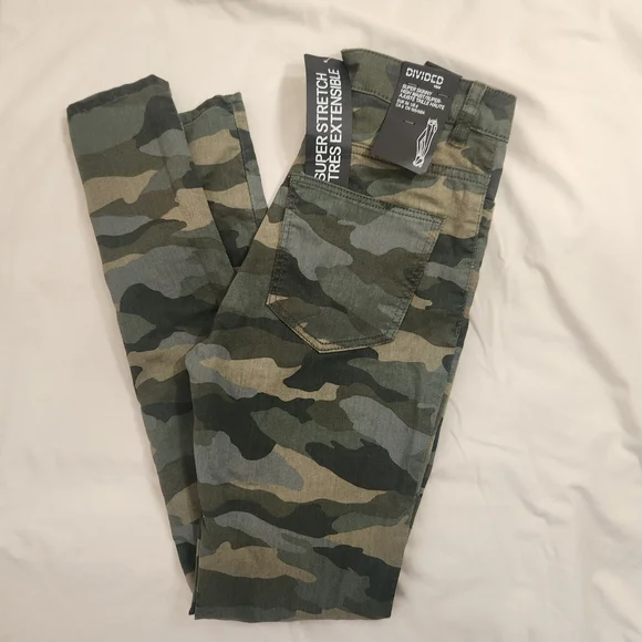 ⭐️NWT H&M Divided Camouflage Skinny Pants Size 6 - Picture 2 of 9